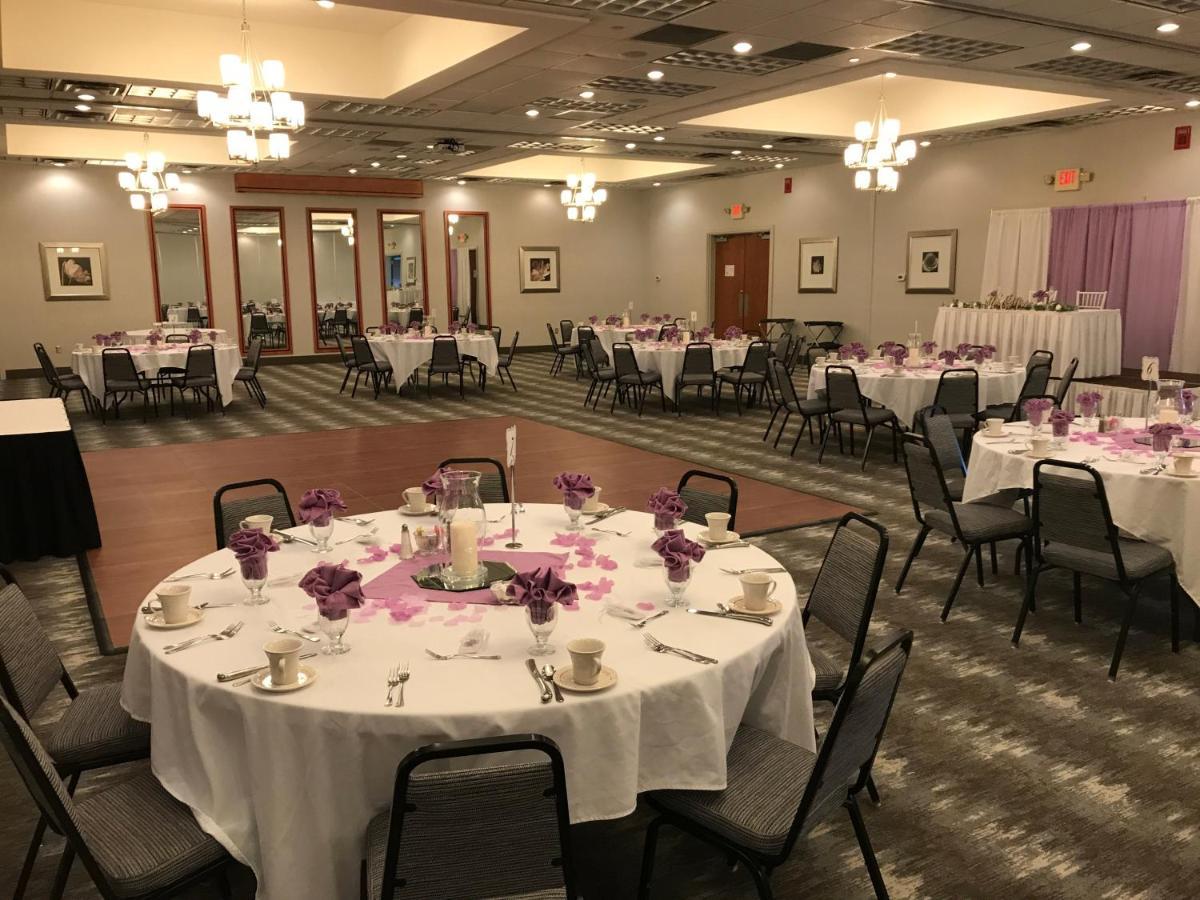 Holiday Inn Martinsburg By Ihg Екстер'єр фото