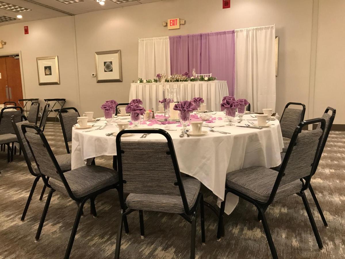 Holiday Inn Martinsburg By Ihg Екстер'єр фото