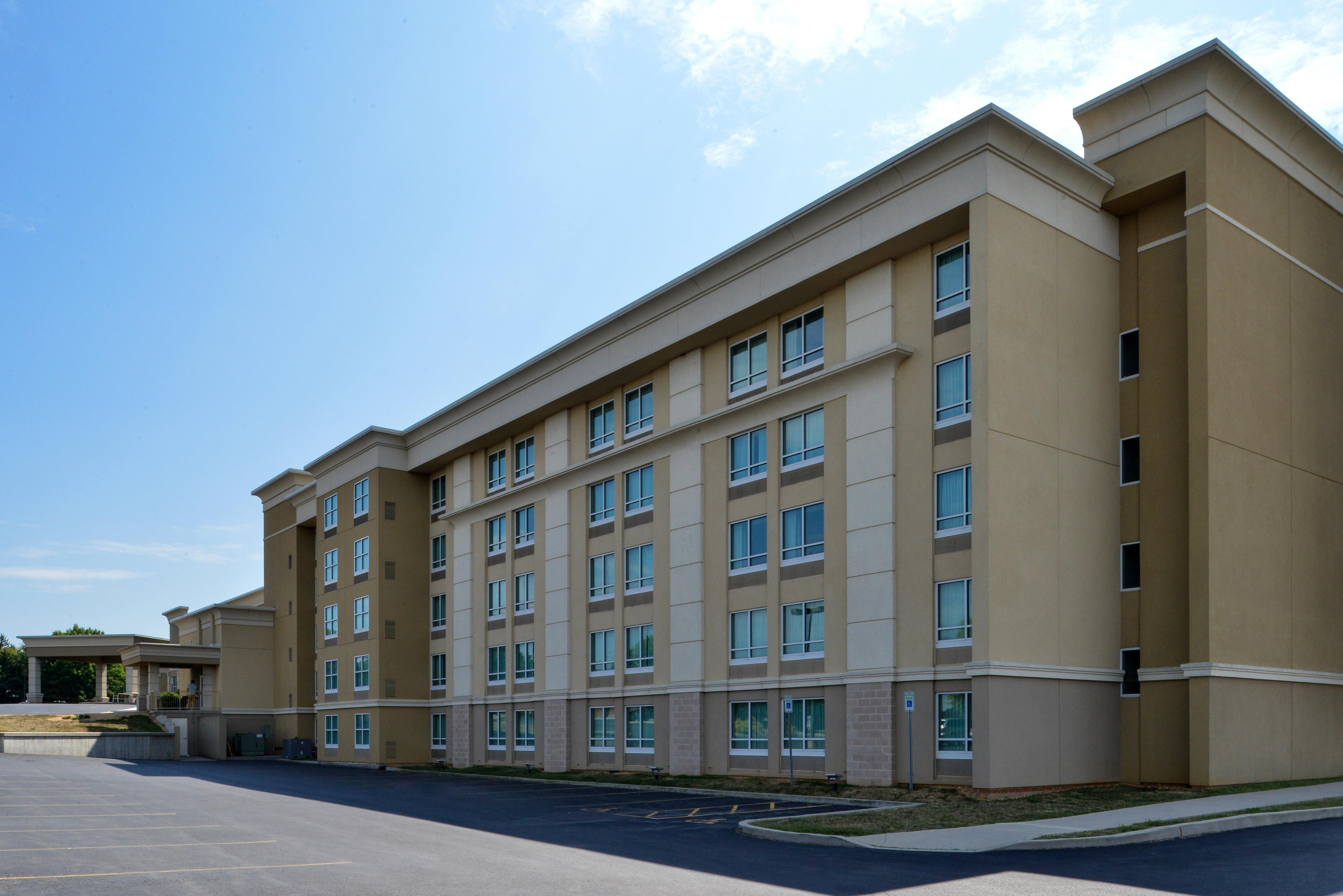 Holiday Inn Martinsburg By Ihg Екстер'єр фото